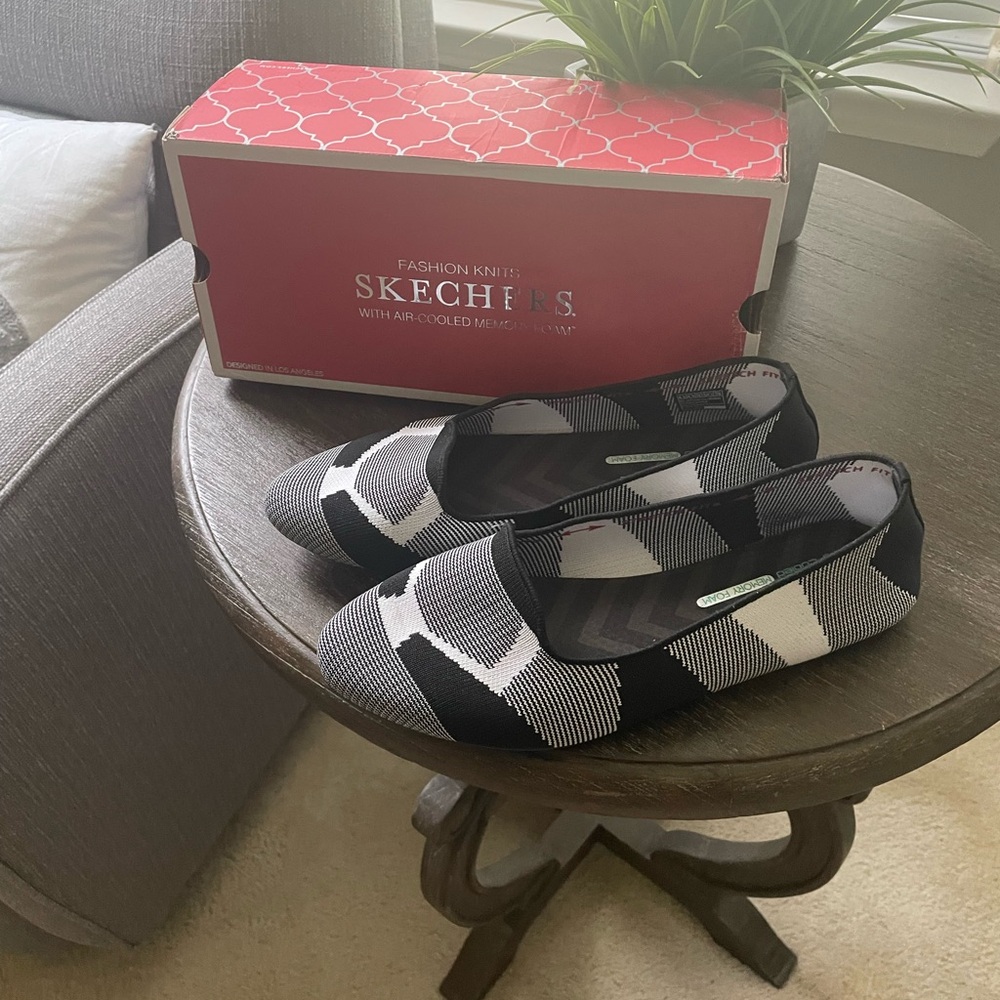 Sketchers vegan memory foam, air cooled and washable!